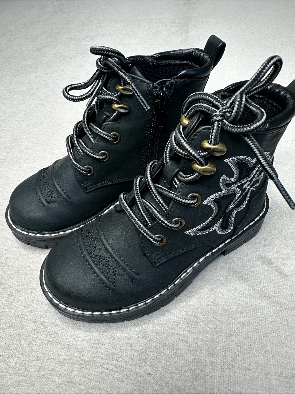 Dream Pairs Girls Black Lace-Up Ankle Boots with Star Stitching